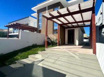 Casa · 144m² · 3 Quartos · 2 Vagas · CASA COM 3 QUARTOS SENDO 1 SUÍTE 2 VAGAS À VENDA NO CARIANOS EM FLORIANÓPOLIS