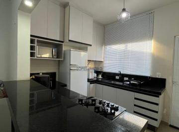 Casa de 2 quartos, Botucatu · Casa para venda em Residencial Paratodos de 120.00m² com 2 Quartos, 1 Suite e 2 Garagens