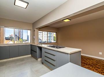 Apartamento de 3 quartos, Curitiba · Apartamento Reformado no Batel | 149 m², 3 Quartos (1 Suíte) e Ventilação Cruzada