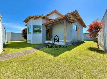 511746fe1bd038f09c14bc1fac01380f93c9473c · Casa em meio terreno não geminada