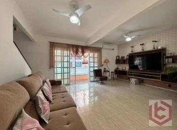 7accac2b4d0740f28e8c3b0691162d010863750e · Sobrado em Santos com 3 suítes