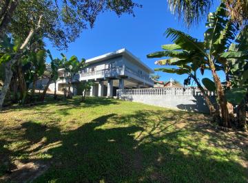 Casa de 3 quartos, Embu-Guaçu · Chácara com 3 dormitórios, sendo uma suíte, com piscina.