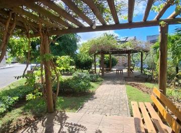 Casa de 3 quartos, Camaçari · Casa à venda com 3 quartos sendo 2 suítes 360m², varanda, Jauá - Camaçari