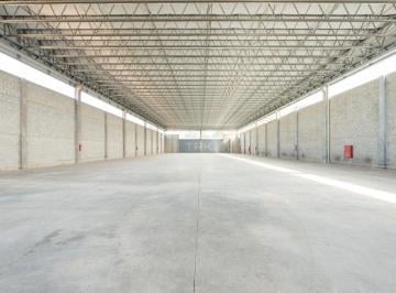 Comercial · 1470m² · Pé-direito alto, vão livre e zero improviso definem sua capacidade.