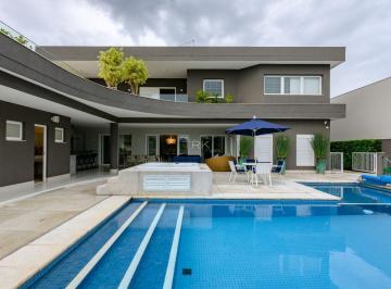 Casa · 700m² · 4 Quartos · O moderno aqui não está na moda. Está na lógica.