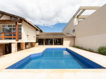Casa · 700m² · 5 Quartos · Uma casa feita para durar mais de uma geração.
