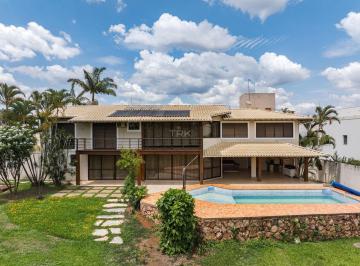 Casa · 1032m² · 4 Quartos · Quem gosta de espaço vai abrir um sorriso. Quem sabe usá-lo, um projeto.