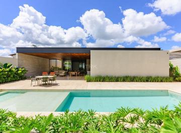 Casa · 678m² · 4 Quartos · 4 Vagas · Térrea por escolha, não por acaso.