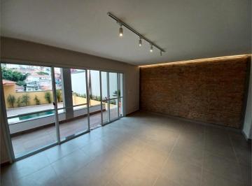 Casa de 3 quartos, São Paulo · Sobrado no Jardim São Paulo com 3 suítes, piscina, 5 banheiros e 6 vagas.