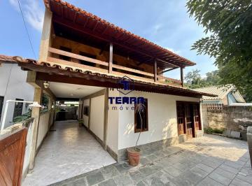 Casa · 170m² · 3 Quartos · 2 Vagas · Excelente casa duplex com 3 quartos e quintal em Maria Paula!