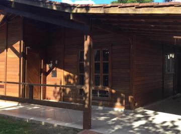 Casa de 4 quartos, Curitiba · Casa térrea estilo chácara urbana
