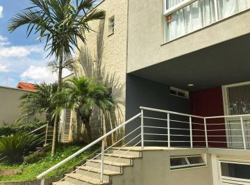 Casa · 427m² · 6 Quartos · 3 Vagas · Casa-Sobrado de 427 m² de área construída, com piscina privativa e 3 suítes. Alto padrão em localiza