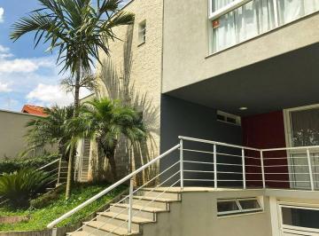 Casa · 427m² · 3 Quartos · 6 Vagas · Casa-Sobrado de 427 m² de área construída, com piscina privativa e 3 suítes. Alto padrão em localiza