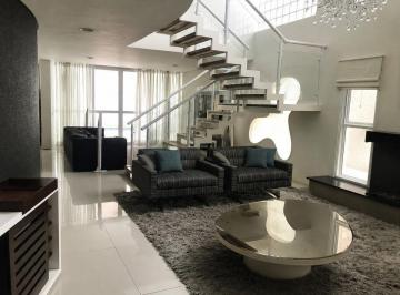 Casa · 427m² · 3 Quartos · 6 Vagas · Casa-Sobrado de 427 m² de área construída, com piscina privativa e 3 suítes. Alto padrão em localiza