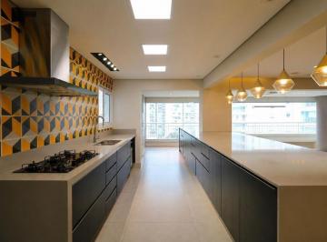 Apartamento · 198m² · 3 Quartos · 3 Vagas · Apto com 3 suítes. Espaços integrados e vista privilegiada.