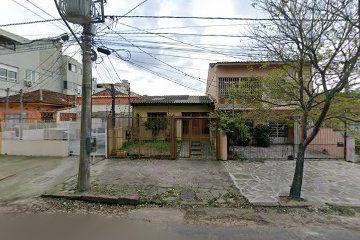 Casa · 104m² · 2 Quartos · 2 Vagas · Casa com 104 m2, c/2 dorms., depend. empreg com banh. vaga 2 carros, canil, Bair
