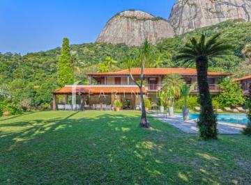 12956-20260708093643_zap.jpg · Casa em condomínio na Gávea com vista para o Cristo e verde.