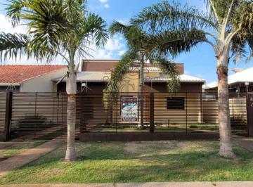 Casa · 197m² · 3 Quartos · 2 Vagas · Casa para alugar em Sapezal, Água Clara II, com 3 quartos, com 197.5 m²