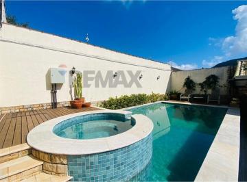Casa · 420m² · 3 Quartos · 4 Vagas · Casa no Tombo - 3 Suítes e Piscina