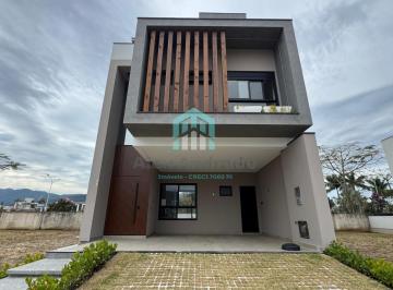 Casa · 200m² · 4 Quartos · 4 Vagas · Casa em Condomínio em Bairro Deltaville - Biguaçu, SC