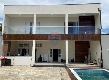 Casa · 330m² · 4 Quartos · 4 Vagas · RE/MAX aluga casa 4 suítes com piscina 9x5, pé-direito 3,5m, área gourmet e 4 vagas no Parque Via No