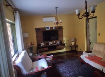 Casa · 210m² · 3 Quartos · 3 Vagas · Casa Padrão em São José dos Campos