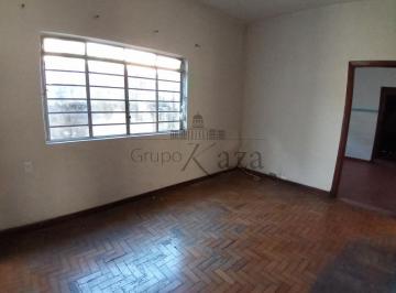 Casa · 452m² · 2 Quartos · 2 Vagas · Ótimo Terreno no Centro com uma Casa Antiga para Demolição