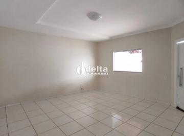 Casa · 131m² · 3 Quartos · 3 Vagas · Casa com 3 quartos sendo 1 suíte disponível para locação no bairro Granada em Uberlândia-MG