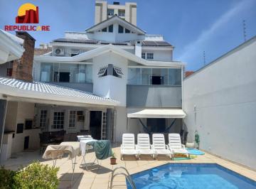 Casa · 428m² · 5 Quartos · 3 Vagas · Vende-se sobrado com 5 quartos (3 suítes), 428m² e 3 vagas – Alto Petrópolis