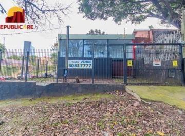 Casa · 319m² · 3 Quartos · 4 Vagas · Oportunidade Única: Casa para Fins Residencial ou Comercial em Local Estratégico