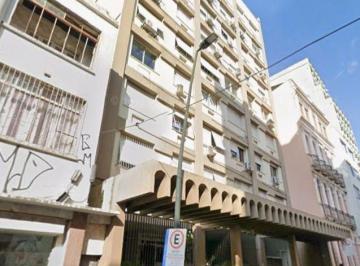Apartamento · 74m² · 2 Quartos · Apartamento no Centro de 2 dormitórios dependência DESOCUPADO
