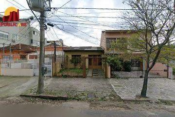 Casa · 104m² · 2 Quartos · 3 Vagas · Casa com 104 m2, c/2 dorms., depend. empreg com banh. vaga 2 carros, canil, Bair