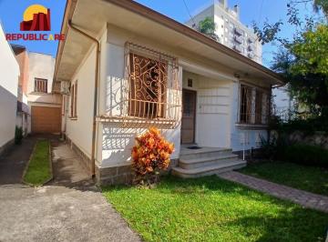 Casa · 137m² · 3 Quartos · 2 Vagas · Terreno com casa no bairro Azenha- Porto Alegre/RS.