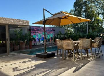 Casa · 350m² · 3 Quartos · 3 Vagas · Casa de Alto Padrão para Venda no Quinta do Lago I