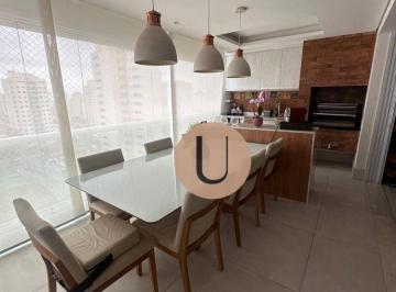e4636dc0ab16794844d734181ee6066c65464323 · Apartamento, andar alto e conceito aberto cozinha, sala e varanda com churrasqueira
