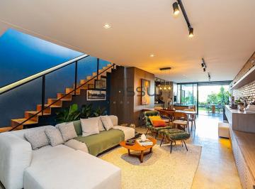 Casa · 200m² · 3 Quartos · 3 Vagas · Sobrado autoral no Água Verde | Arquitetura contemporânea, face norte e integração total com jardim