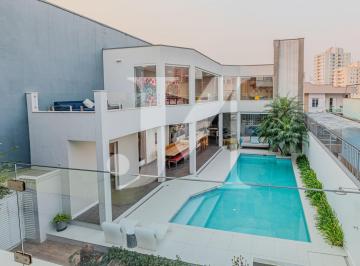 Casa · 600m² · 4 Quartos · 3 Vagas · Casa sobrado de Alto Padrão de 600m², 4 Dormitórios sendo 2 Suítes e 3 Vagas na Vila Carrão.