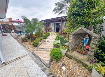 Casa · 263m² · 5 Quartos · 5 Vagas · Casa com 5 Dormitórios - Piscina e Área Gourmet no Córrego Grande