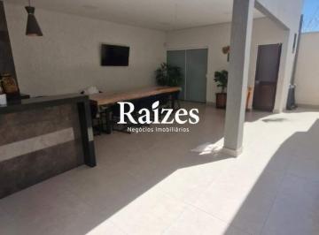 Casa · 180m² · 3 Quartos · 3 Vagas · Casa Alto Padrão com3 quartos sendo 1 suíte e 180m2 para locação no bairro Santa Rosa em Uberlândia