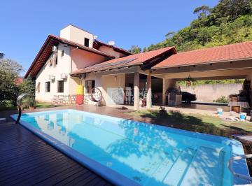 Casa · 271m² · 4 Quartos · 4 Vagas · Ampla casa com piscina no bairro Itoupava Central!