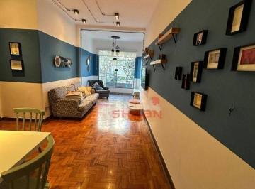 d18a7bbf8ec6003a55af444d61f390ace1cb6c6d · Venda de prédio com 3 andares e 2 apartamentos em cada andar, localização privilegiado.