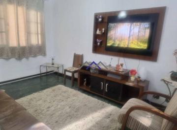4c9a1df023868eadf6a7f2a1a54731a93c3bd276 · Casa Residencial / Jardim Tulipas