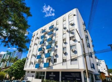 177328c851da06e68b1ba55bba461f0b518194bd · Apartamento Semi Mobiliado com 3 quartos para alugar no Centro de Florianópolis.