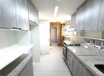 5fe480d98a3b509b0baa671e756a7ce93e34b961 · Apartamento de 127m² com vista indevassável, varanda e suíte em localização privilegiada