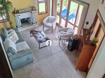 def15deef778039cefa0c45752f6a39e496120e1 · VENDA - Sobrado de Alto Padrão no Condomínio Res. Santa Helena. Localização Privilegiada na Zona Sul