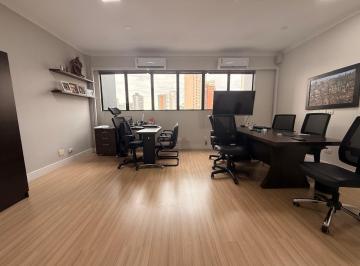 Comercial · 66m² · 1 Vaga · Sala Comercial Reformada no Coração de Curitiba | Rua Emiliano Perneta