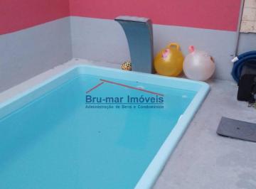 Casa · 135m² · 2 Quartos · 2 Vagas · Casa isolada de um lado, 2 dormitórios 1 suíte, Ocian, 2 vagas, piscina