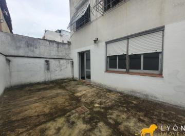 Apartamento · 90m² · 2 Quartos · Apto 2 dormitórios + 1 dormitório ou gabinete, 2 banheiro, sala, cozinha, lavanderia e 2 Pátios inte