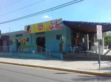 Comercial · 618m² · OPORTUNIDADE! Ponto comercial com 03 lojas