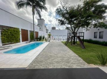 whatsapp-image-2026-03-04-at-10-16-341773805278283.jpeg · Casa com quadra e piscina no Centro de Itajaí